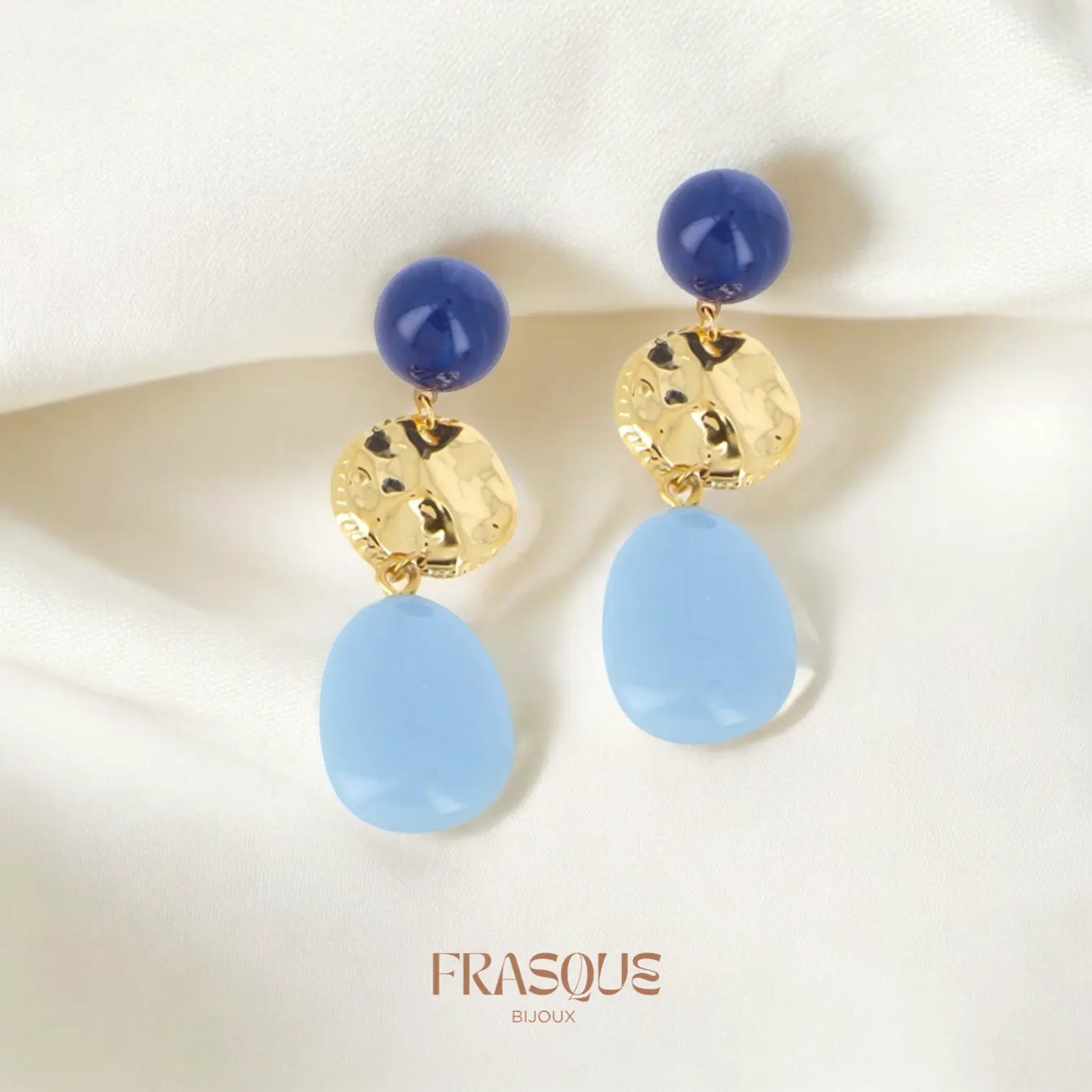 Boucles d'oreilles pièces martelées et pierres bleues - acier inoxydable - Zoé Frasque Bijoux