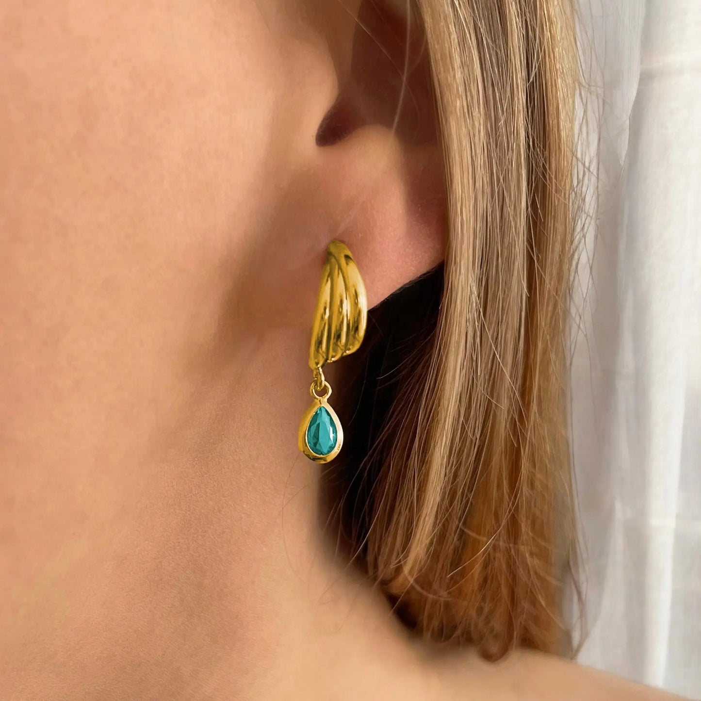 Boucles d'oreilles créole torsadée et goutte cristal - plaqué or - Audacieuse Frasque Bijoux