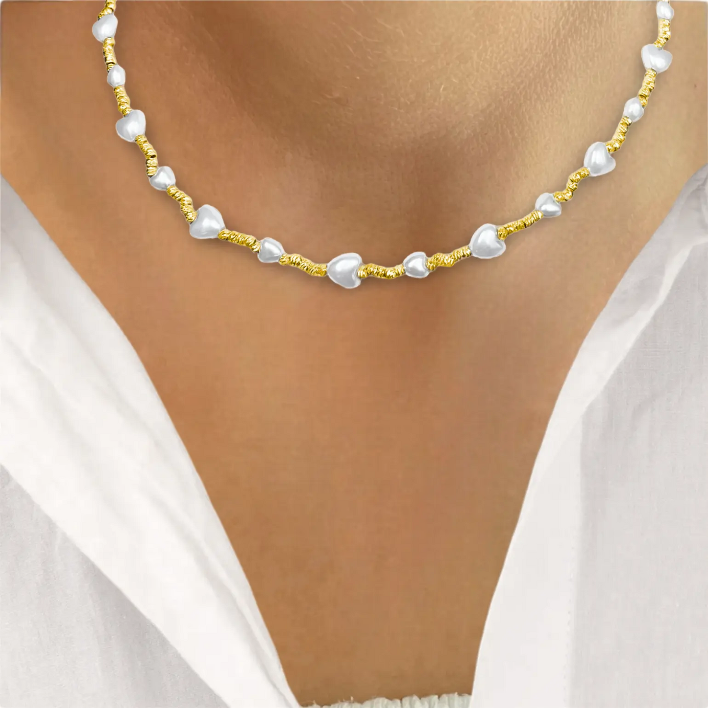 Collier à perles dorées et cœurs nacrées - Ambitieuse Frasque Bijoux