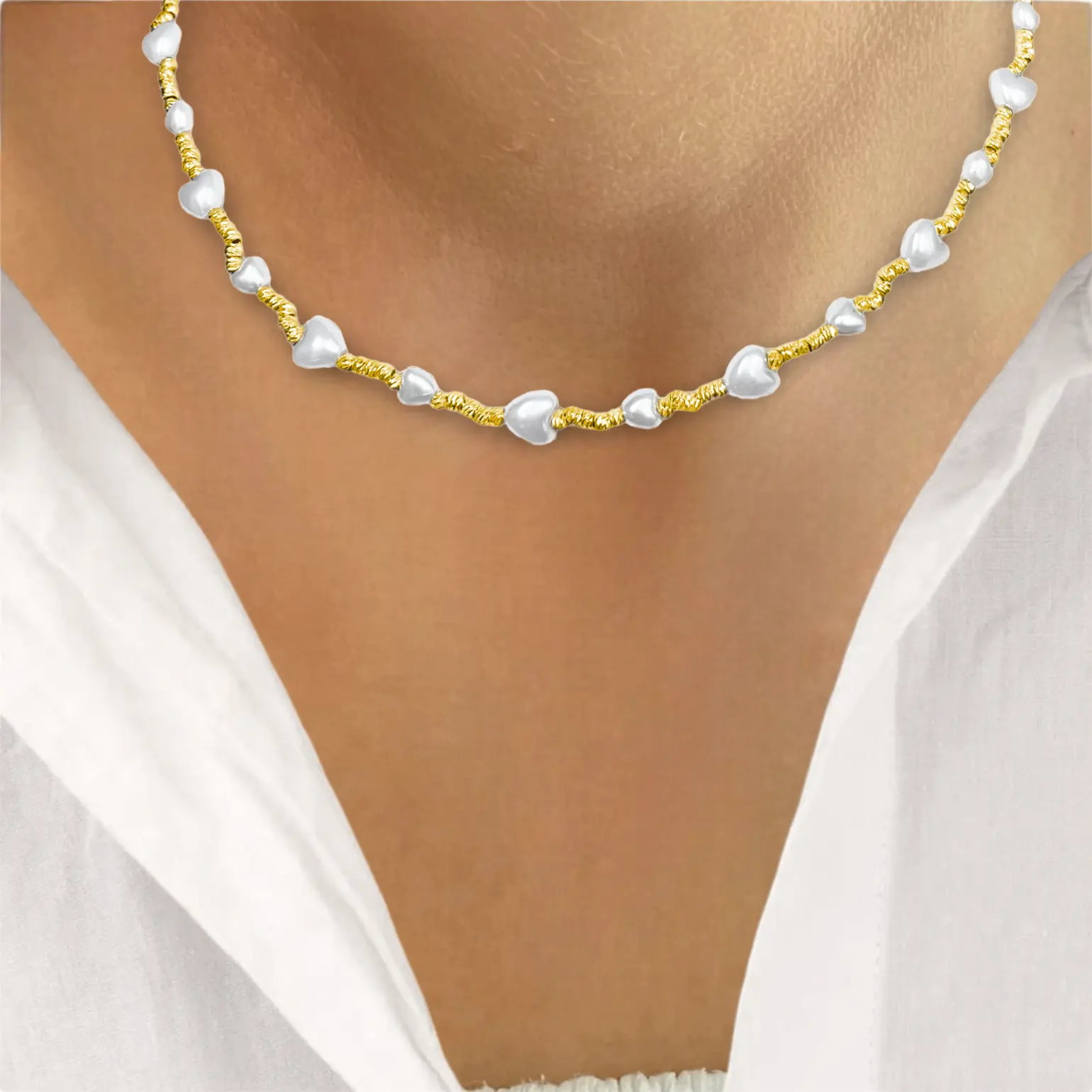 Collier à perles dorées et cœurs nacrées - Ambitieuse Frasque Bijoux